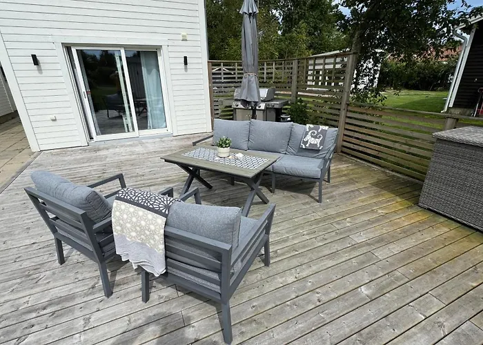 2 Modern Guesthouses Near The Beach